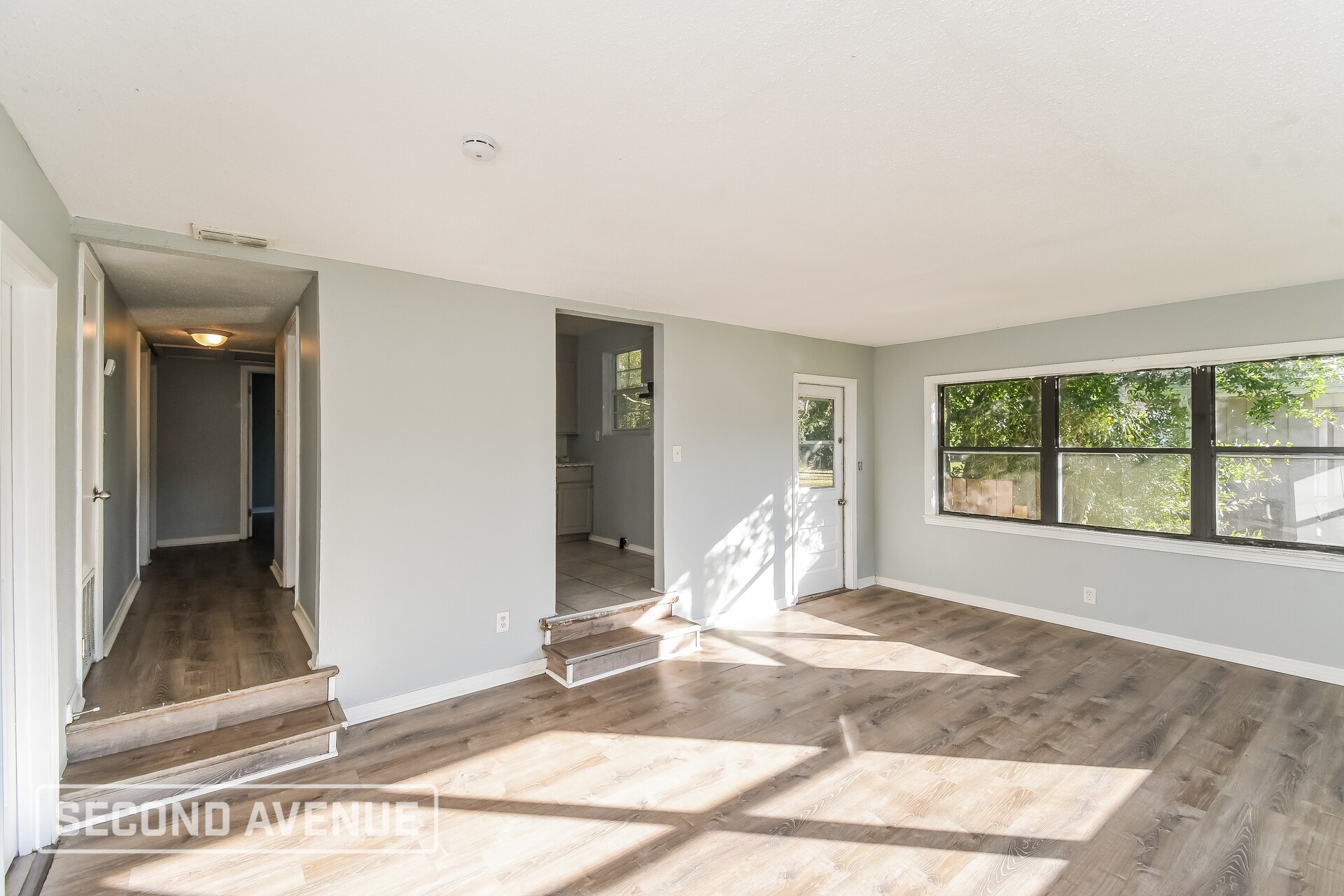 Building Photo - 7333 Roslyn Rd