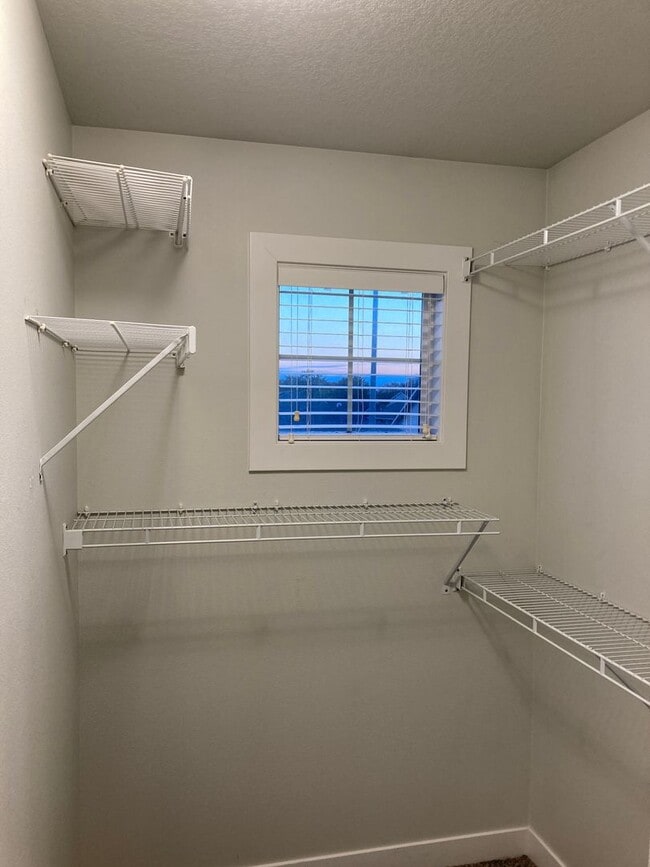 Building Photo - 4 bed / 2.5 Bath in Altoona