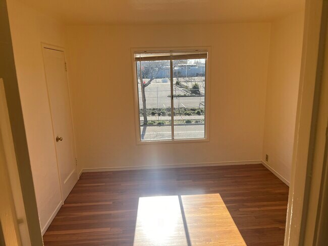 Building Photo - 919 Dwight Way