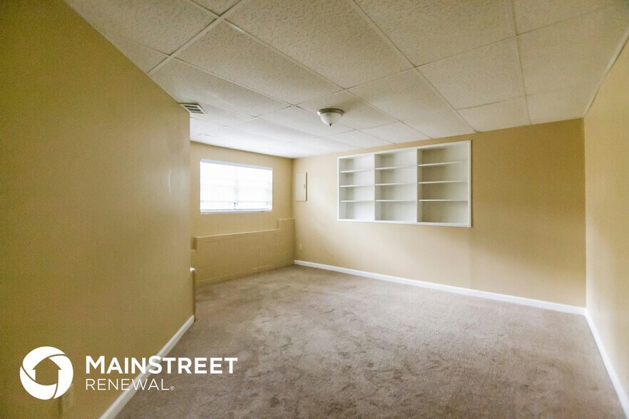 Building Photo - 325 King Henry Rd