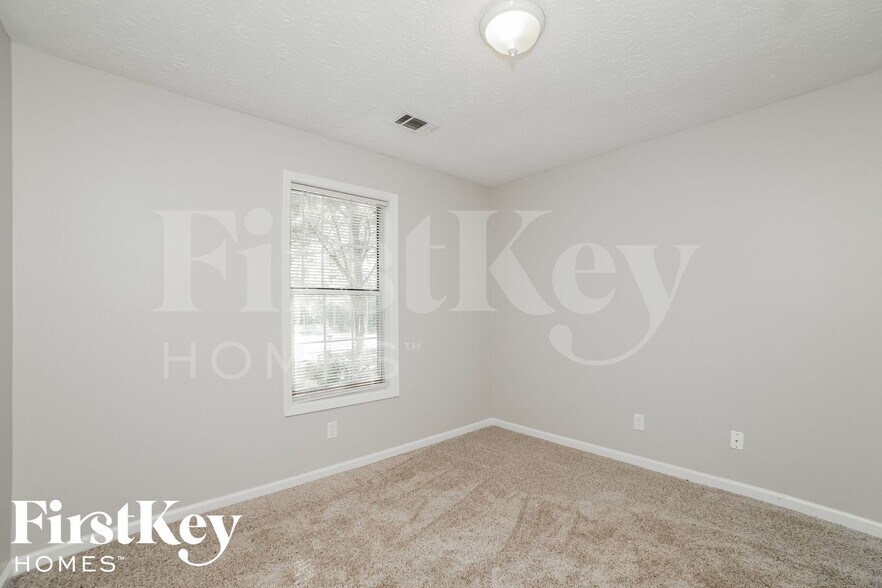 Building Photo - 3902 Viola Ct