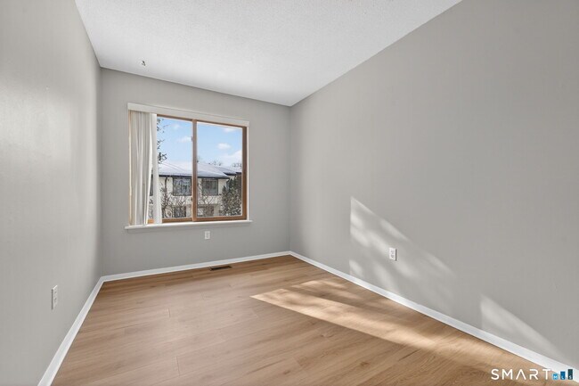 Building Photo - 155 Cottonwood Rd