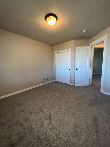 Building Photo - 1235 SW 10th Way