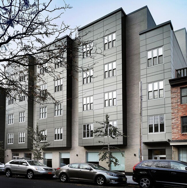 Building Photo - 210 9th St