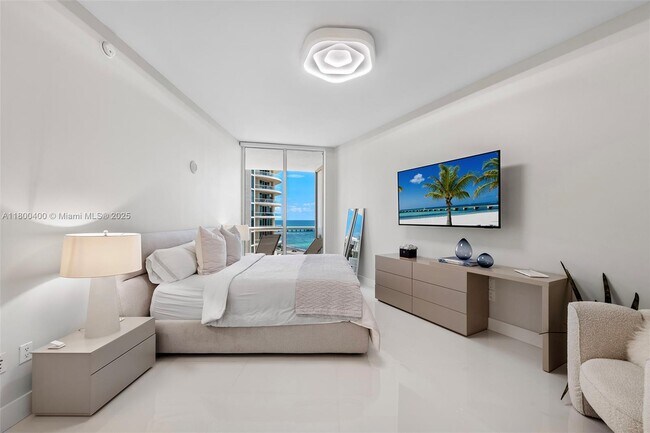 Building Photo - 16001 Collins Ave