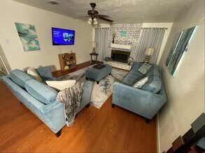 Building Photo - 1323 River Rock Dr
