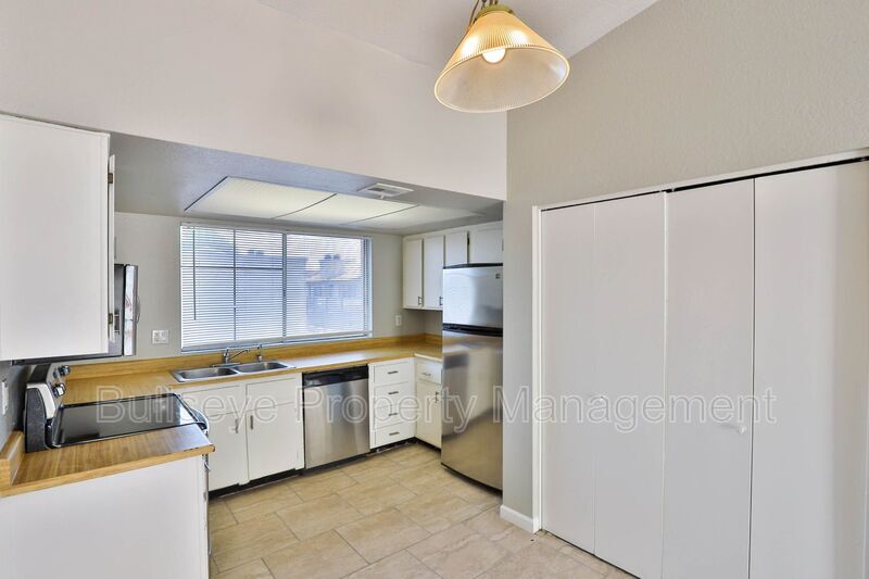 Building Photo - 1540 W Mercer Ln