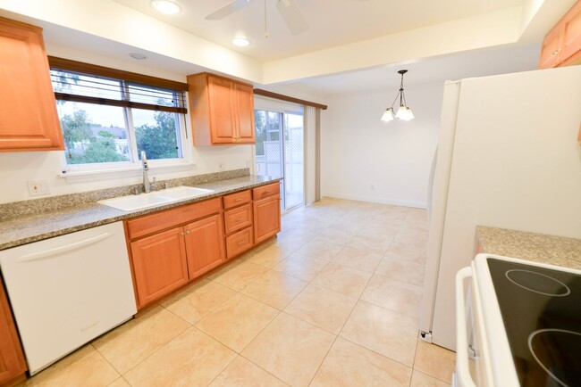 Building Photo - 251 Avenida Madrid