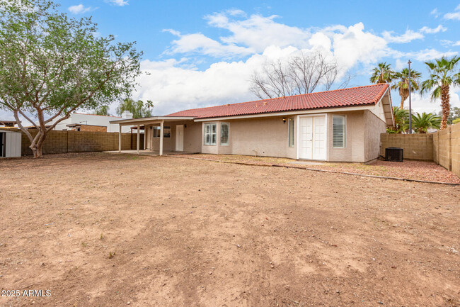 Building Photo - 421 E San Angelo Ave