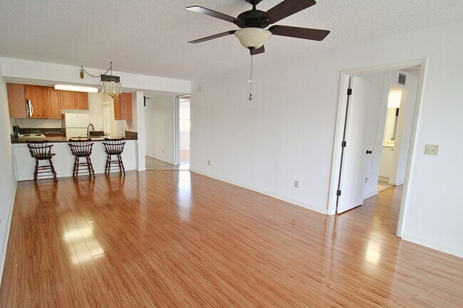 Building Photo - Spacious 2 Bed / 2 Bath Condo – 55+ Community | Largo, FL