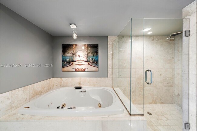 Building Photo - 1331 Brickell Bay Dr