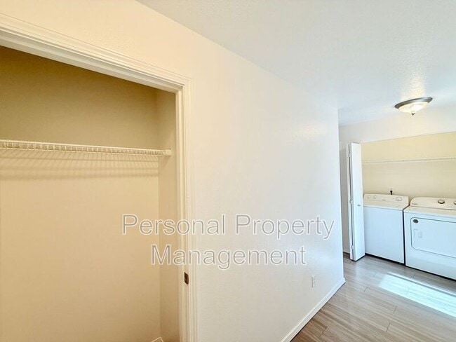 Building Photo - 3412 NE 66th Ave