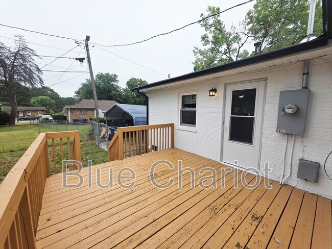 Building Photo - 837 Waring St