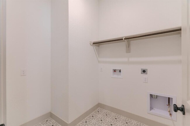 Building Photo - 9322 Galloway Wds Trl