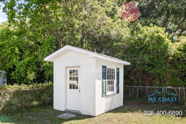 Building Photo - 218 Dogwood Dr