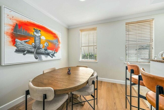 Building Photo - 696 Fern St