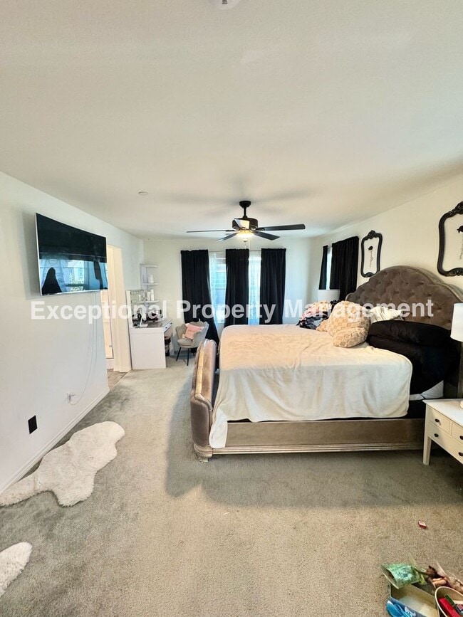Building Photo - 13941 Blossom Way