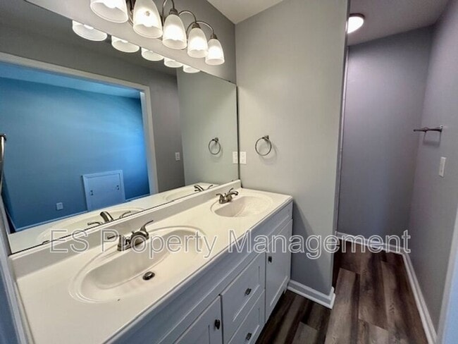 Building Photo - 838 N Temple Ave