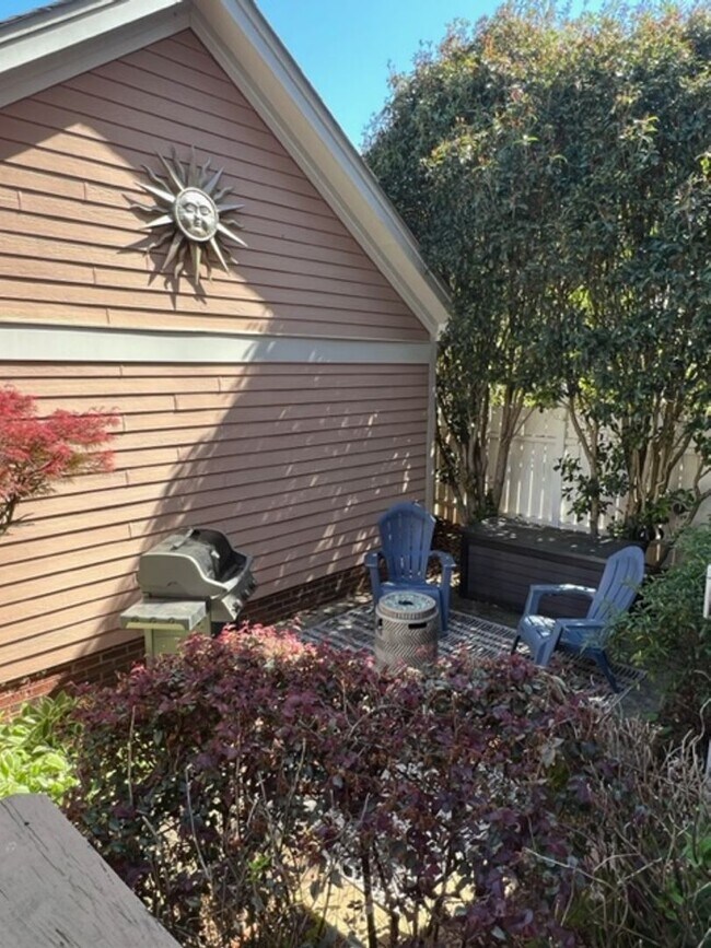 Building Photo - Upscale Home In Prime Huntersville Monteit...