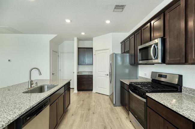 Building Photo - 409 Brody Ln