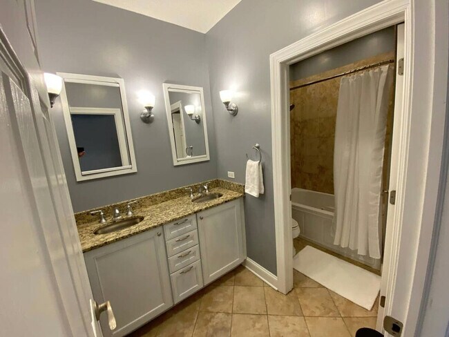 Building Photo - 2244 N Dayton St