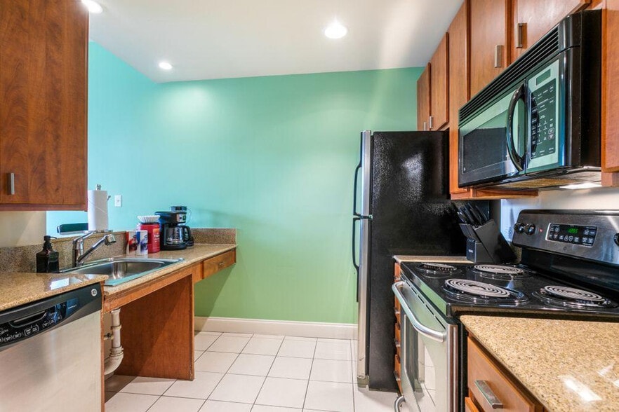 Building Photo - 925 Common St