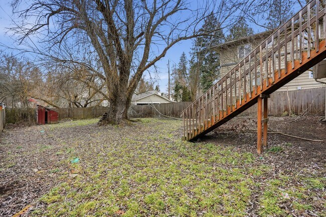 Building Photo - 508 E 19th Ave