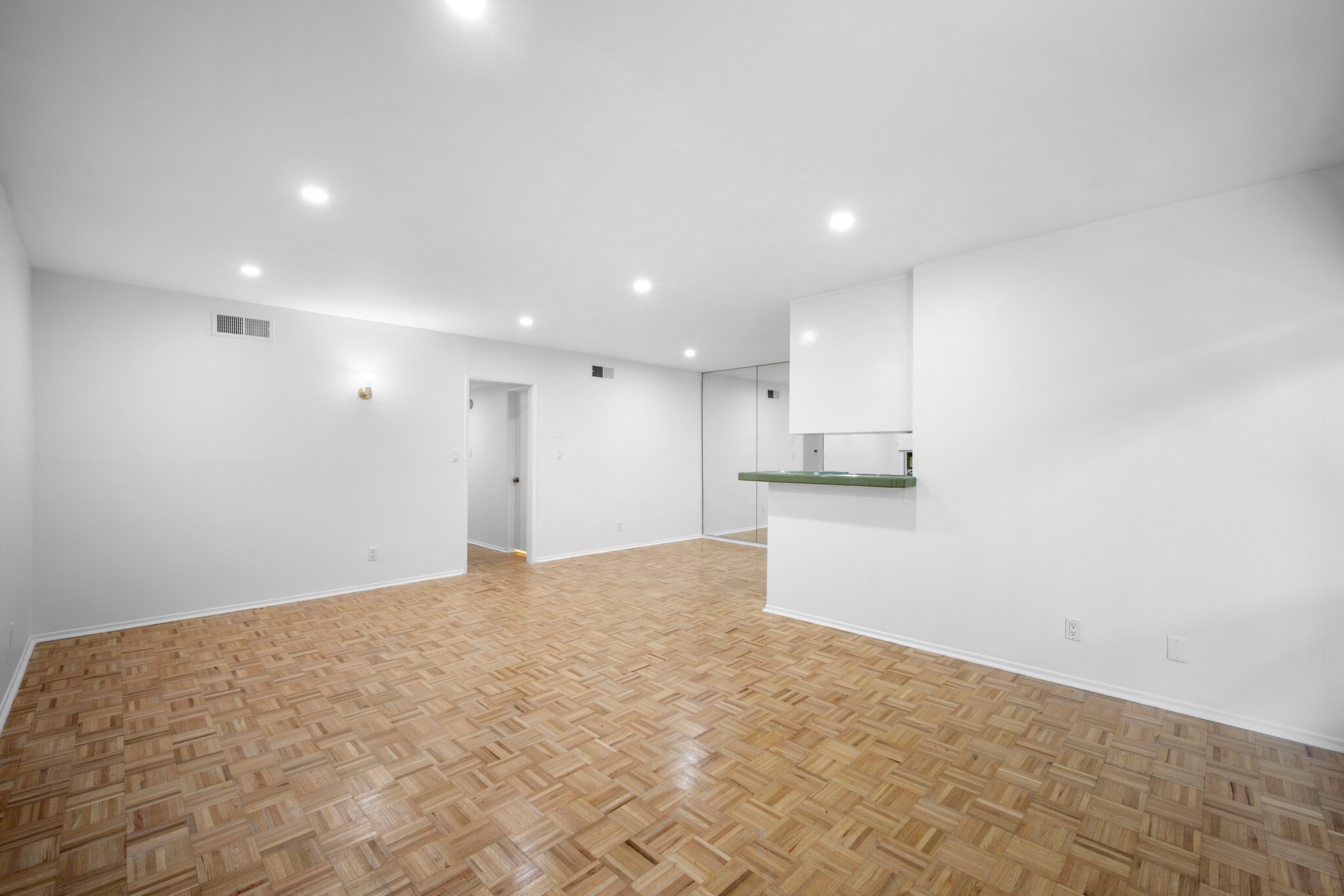 Building Photo - 5320 Zelzah Ave