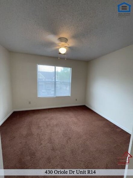 Building Photo - 430 Oriole Dr