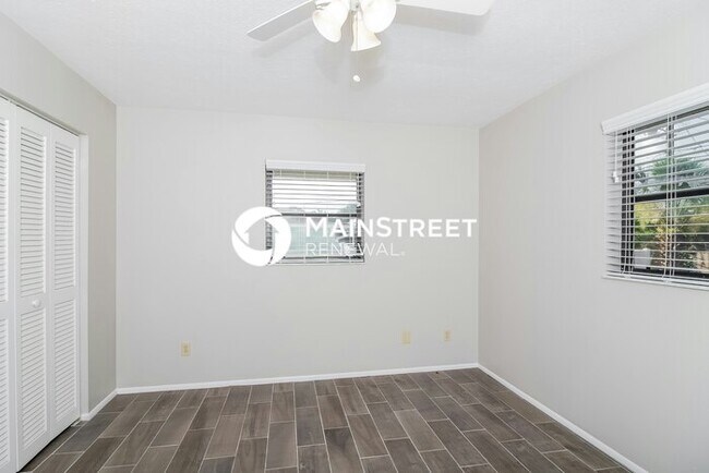 Building Photo - 2 Bedroom Pet-Friendly Home in Venice, FL with Main Street Renewal