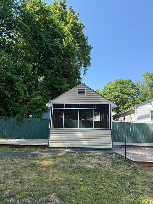 Building Photo - 2 Bedroom 1 Bath Rancher with Incredible Yard & Bonus Spaces