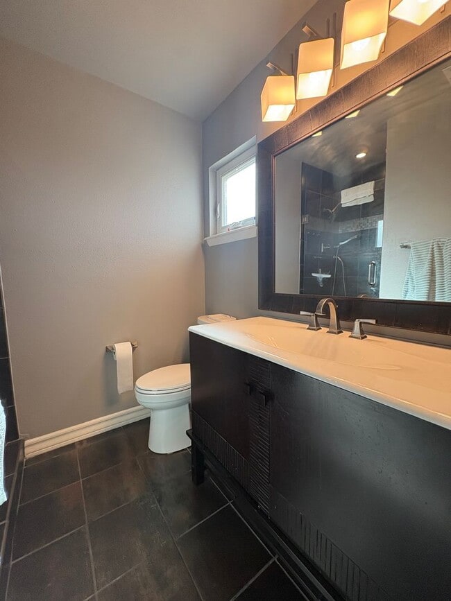 Building Photo - Home for rent on the Westside