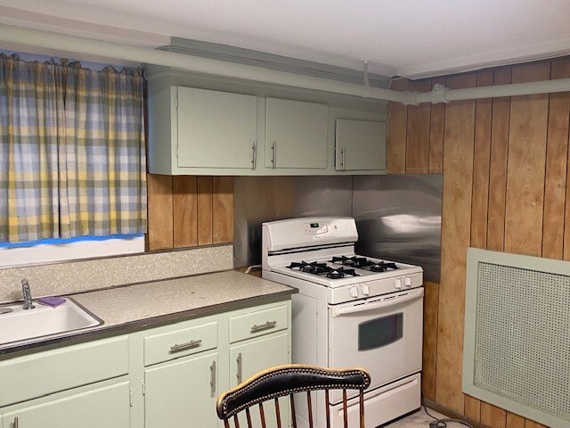 kitchen - 212 Alpine Pl