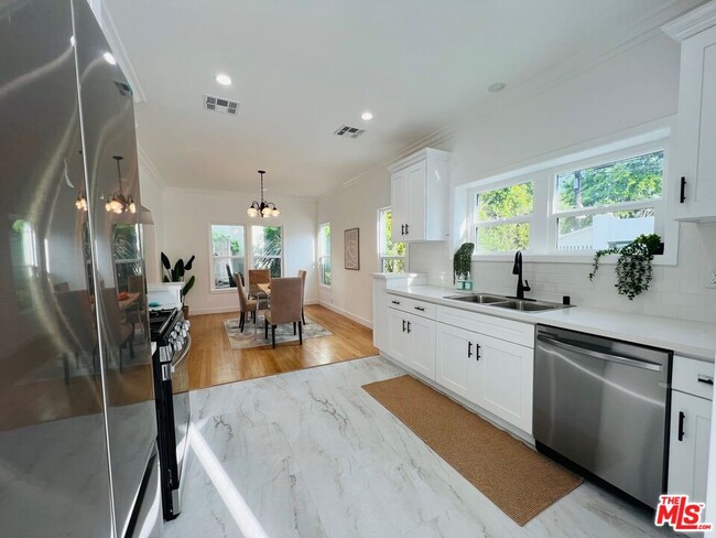 Building Photo - 4526 St Elmo Dr
