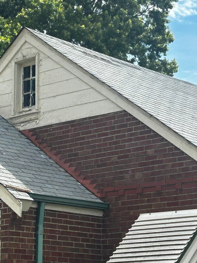 Building Photo - 8554 Oriole Ave