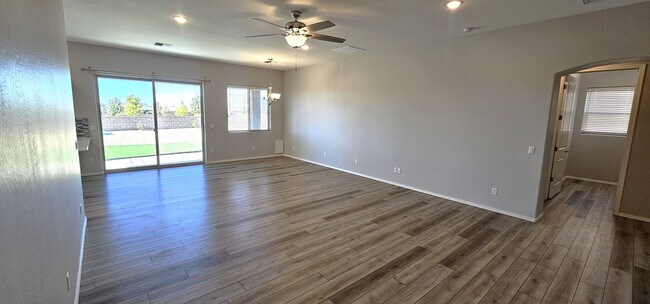 Building Photo - Beautiful Home in Granville!