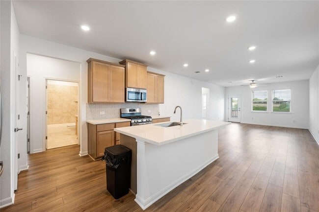 Building Photo - 751 Papaya Dr