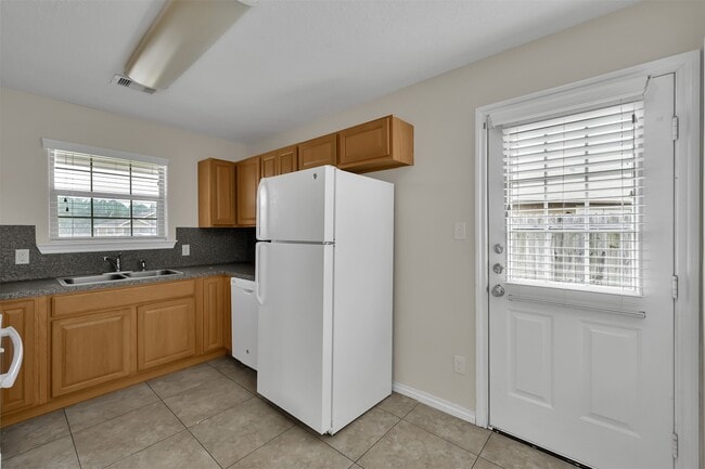 Building Photo - 167 S Bend Ct