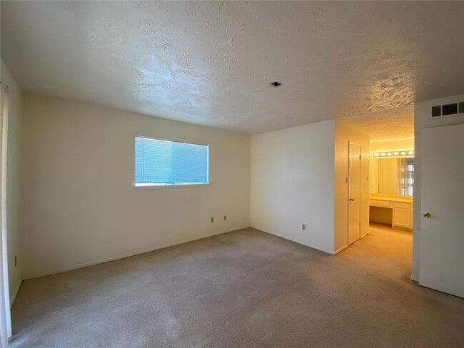 Building Photo - 10555 Turtlewood Ct