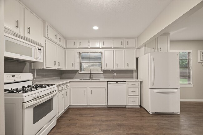 Building Photo - 514 Evonne St