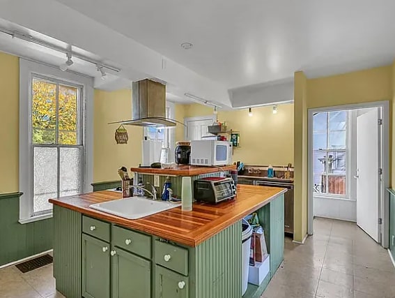 Kitchen - 104 N Central Ave