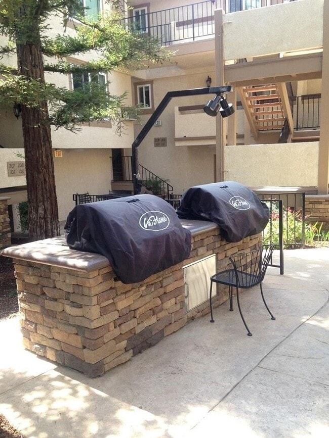 Building Photo - 1 bed, 1 bath River Ridge apartment on 2nd...