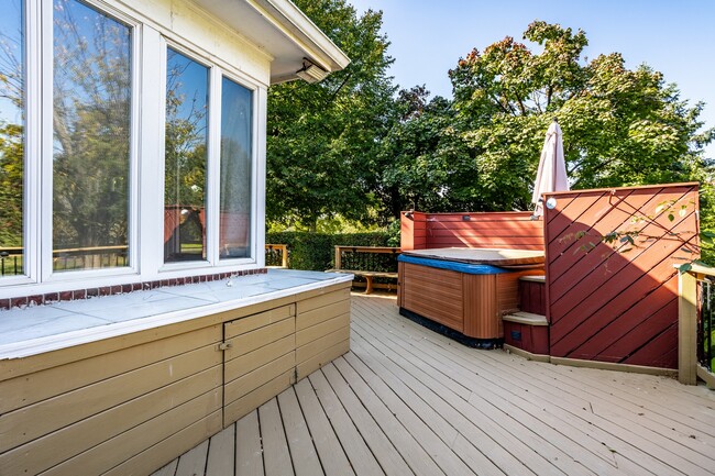 Building Photo - 9628 Summerlakes Dr