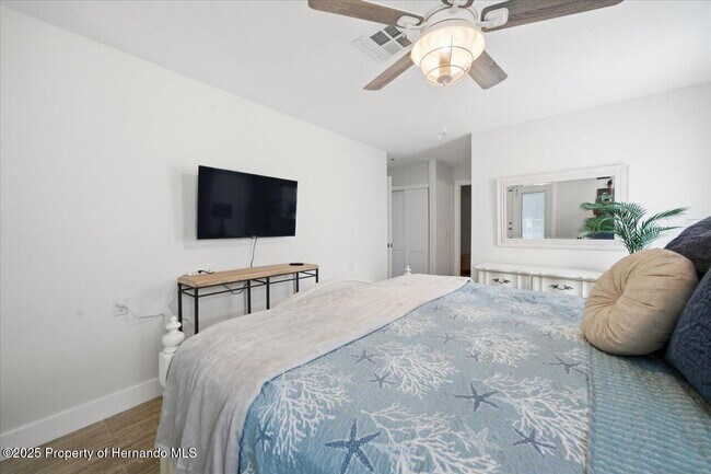 Building Photo - 4262 Biscayne Dr