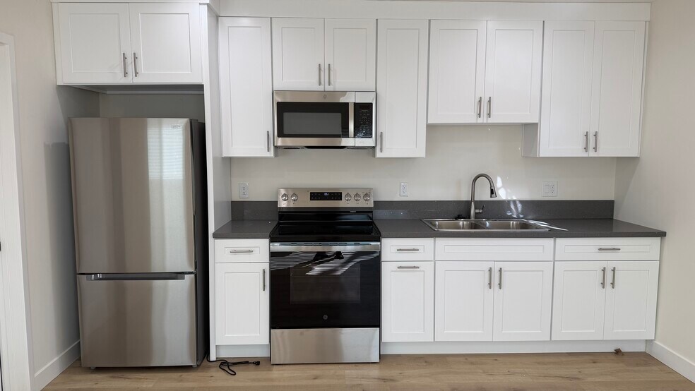 Building Photo - 907 Herbine St