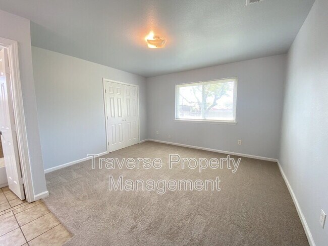 Building Photo - 2420 Springridge Dr