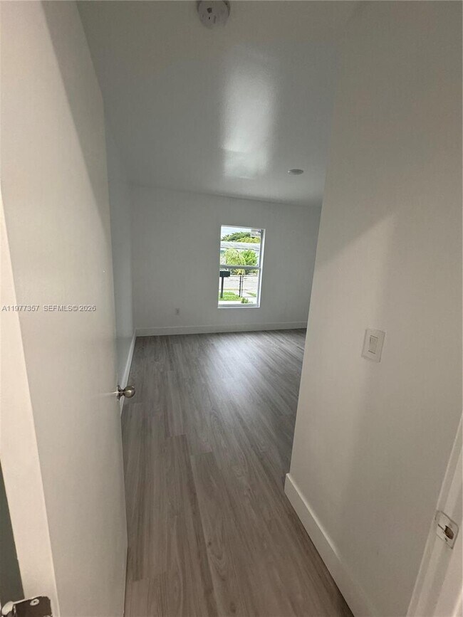 Building Photo - 526 NW 6th St