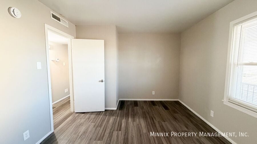 Building Photo - 2010 Ave. S