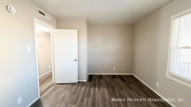 Building Photo - 2010 Ave. S