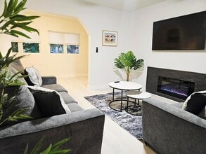 Building Photo - 719 Briggs St